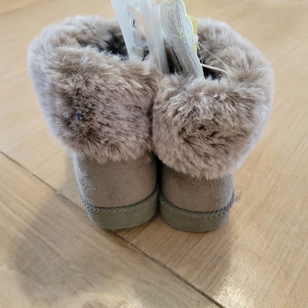 NWT Stepping Stones Gray Faux Fur Baby Boots Size 5 - Picture 4 of 5